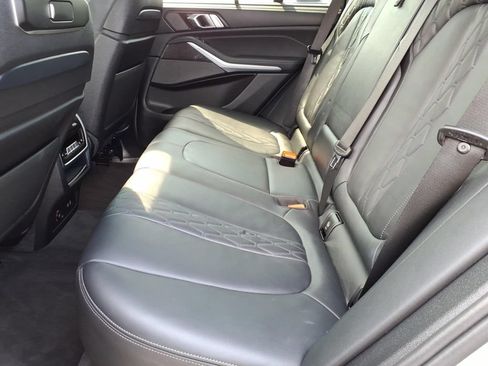 Used 2024 BMW X5 M60i AWD/4WD image 17