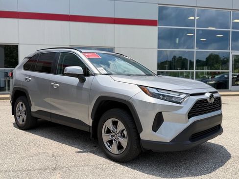 Used 2025 Toyota RAV4 XLE w/ Convenience Package FWD image 5