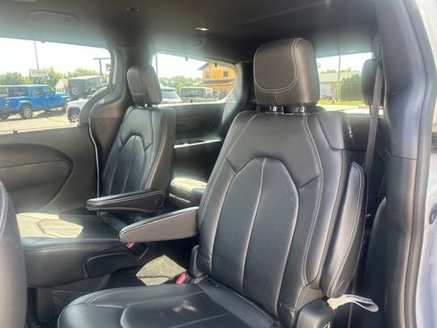 Used 2018 Chrysler Pacifica Touring-L w/ Advanced Safetytec Group FWD image 21