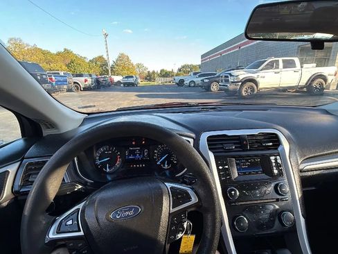 Used 2013 Ford Fusion SE FWD image 19