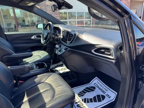 Used 2020 Chrysler Pacifica Touring-L Plus w/ Advanced Safetytec Group FWD image 51