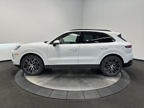 New 2026 Porsche Cayenne image 2