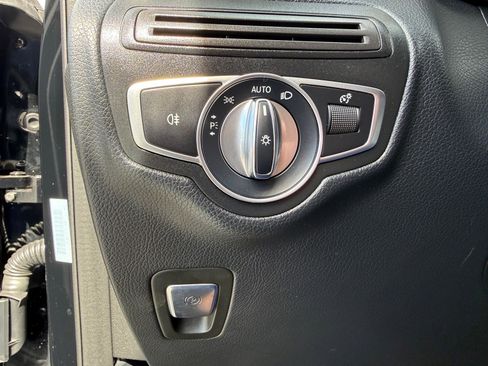 Used 2018 Mercedes-Benz GLC 300 GLC 300 4MATIC w/ Premium Package image 26