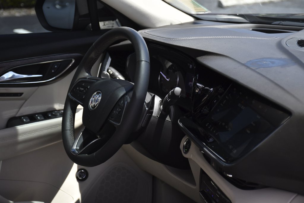 Used 2022 Buick Envision Avenir w/ Technology Package II FWD image 28