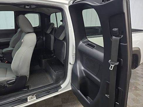 Used 2020 Toyota Tacoma SR image 31