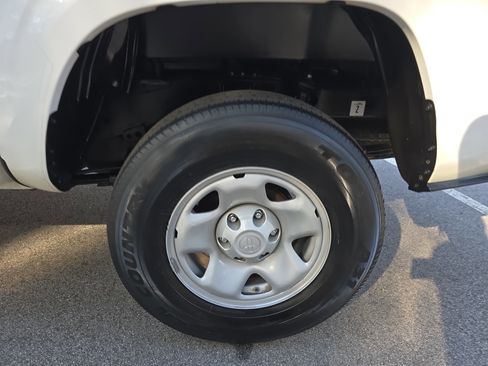 Used 2022 Toyota Tacoma SR w/ SR Convenience Package image 35