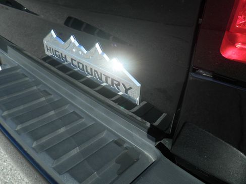 Used 2018 Chevrolet Silverado 3500 High Country w/ Duramax Plus Package image 28