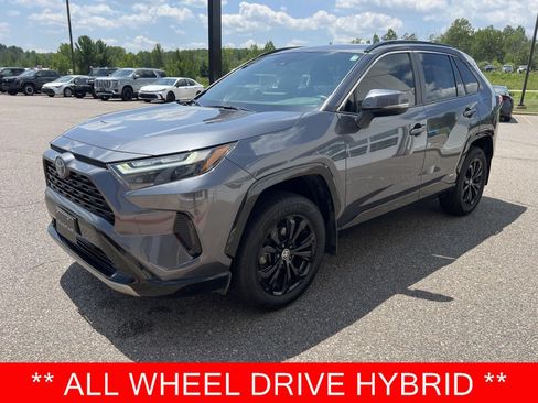 Used 2022 Toyota RAV4 SE AWD/4WD image 3