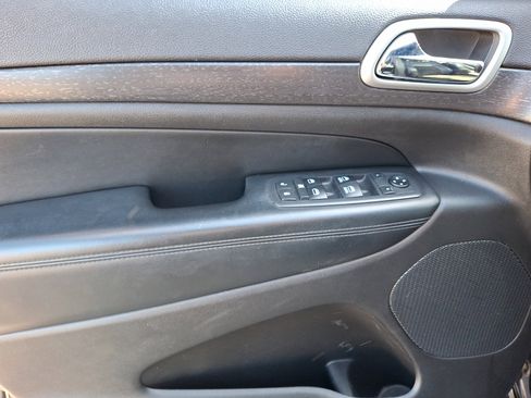 Certified 2018 Jeep Grand Cherokee Altitude image 12