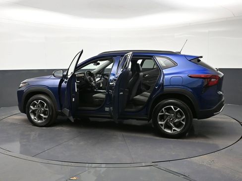 Used 2024 Chevrolet Trax LT w/ Sunroof Package image 36