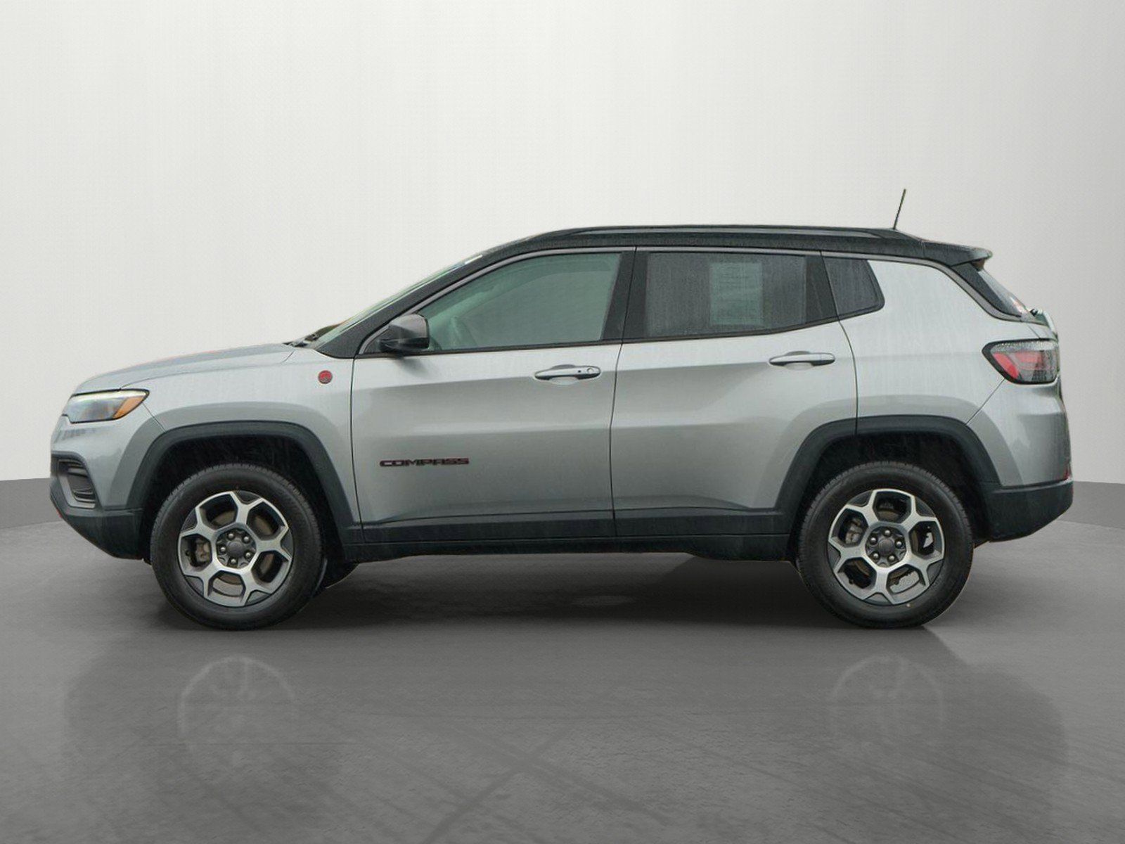 Used 2022 Jeep Compass Trailhawk w/ Trailhawk Elite Group AWD/4WD image 4