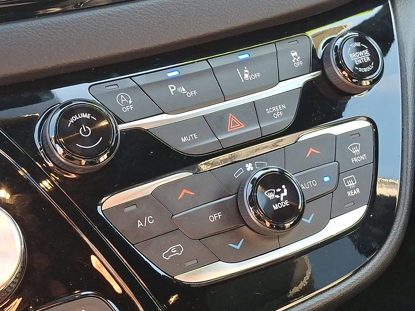 Used 2025 Chrysler Pacifica Select FWD image 16