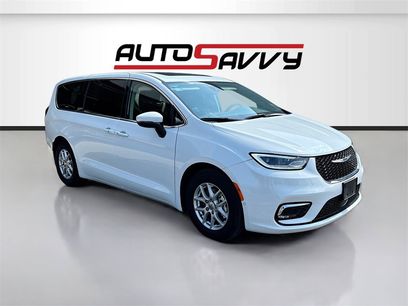 Used 2023 Chrysler Pacifica Touring-L