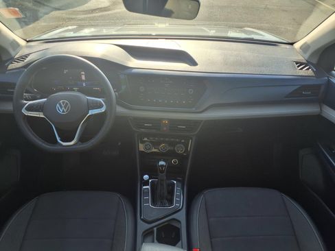 Used 2024 Volkswagen Taos SE FWD image 3