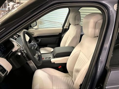 Certified 2025 Land Rover Discovery Dynamic SE AWD/4WD image 15
