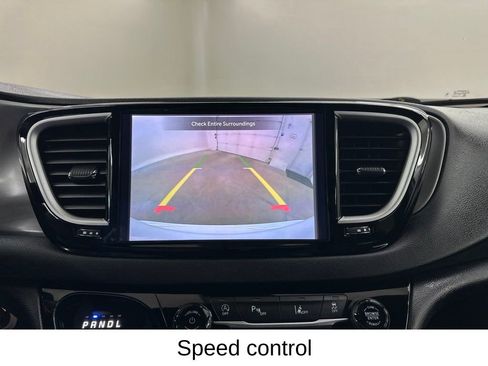 Used 2025 Chrysler Pacifica Select FWD image 42