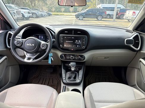 Used 2022 Kia Soul LX image 7