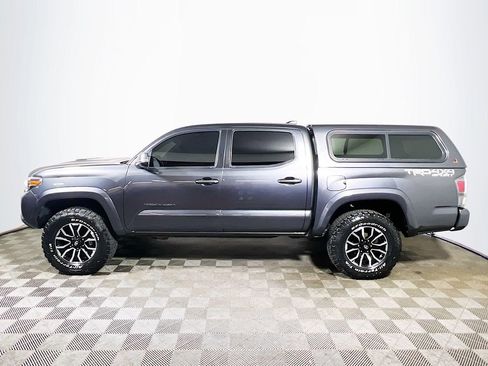 Used 2022 Toyota Tacoma TRD Sport w/ TRD Premium Sport Package AWD/4WD image 5