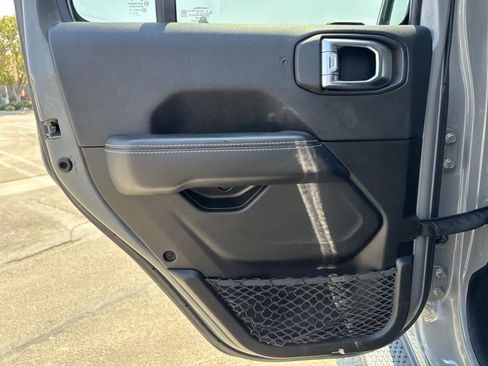 Used 2022 Jeep Wrangler Unlimited Sahara image 23