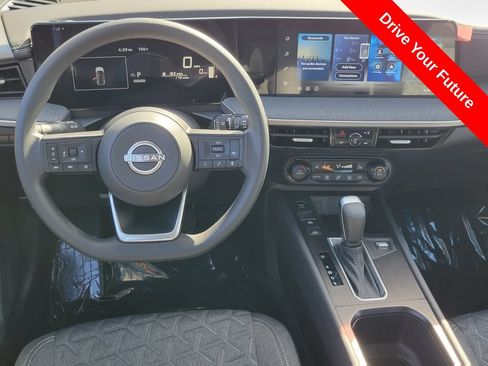 Used 2026 Nissan Kicks SV w/ SV Premium Package FWD image 6