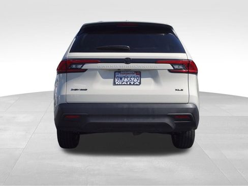 Certified 2024 Toyota Grand Highlander XLE image 4