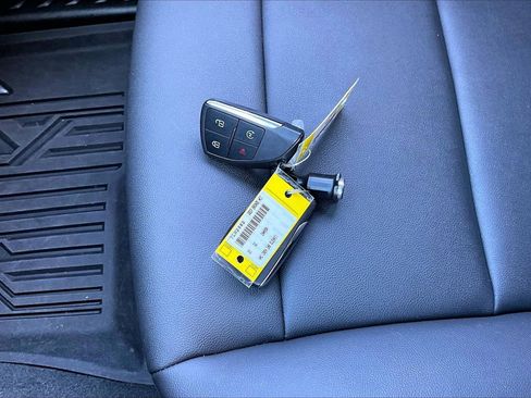 Used 2023 GMC Canyon Elevation w/ Elevation Premium Package image 31