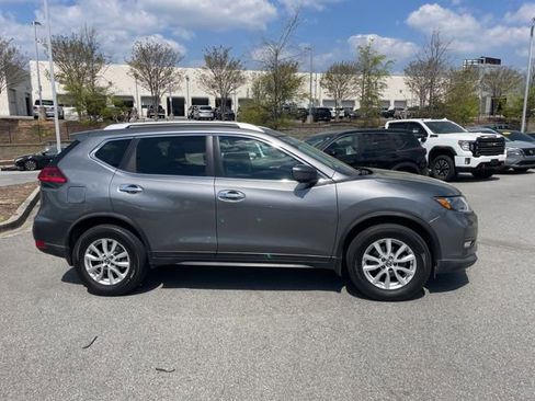 Used 2017 Nissan Rogue SV w/ SV Premium Package image 2