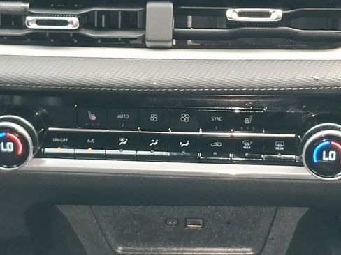 Used 2026 Chevrolet Equinox LT w/ Convenience Package II FWD image 5