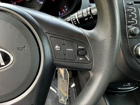 Used 2013 Kia Soul FWD image 11