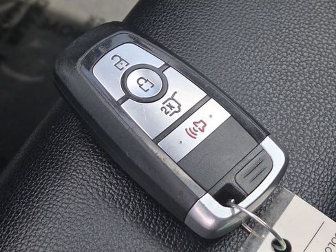 Used 2018 Ford Fusion SE w/ Equipment Group 201A FWD image 31