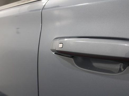 Used 2016 GMC Yukon SLT AWD/4WD image 9