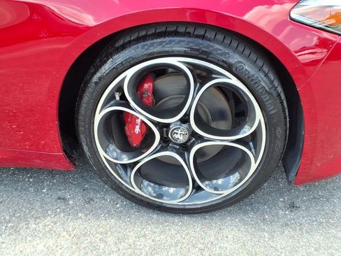 Used 2023 Alfa Romeo Giulia Veloce RWD image 9