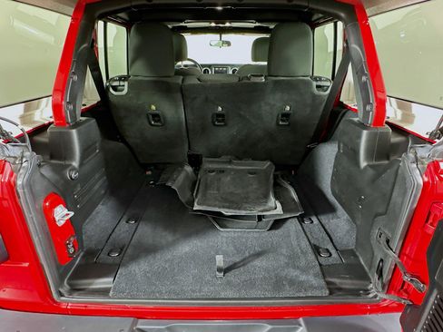 Used 2019 Jeep Wrangler Unlimited Sahara w/ LED Lighting Group image 27