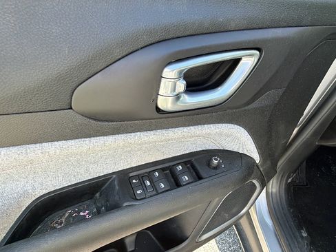 Used 2022 Jeep Compass Latitude AWD/4WD image 14