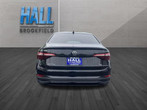 Used 2024 Volkswagen Jetta SE w/ Panoramic Sunroof Package FWD image 4