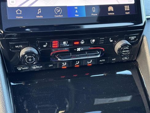 Used 2023 Jeep Grand Cherokee Overland image 24