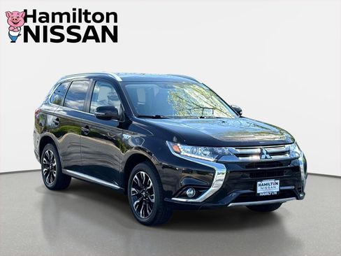 Used 2018 Mitsubishi Outlander 4WD Plug-In Hybrid image 1