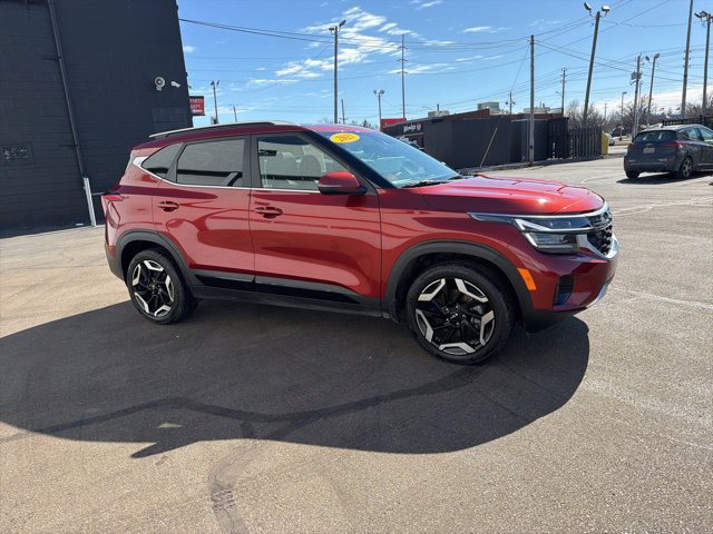 Used 2025 Kia Seltos SX w/ SX Sunroof Package AWD/4WD image 3