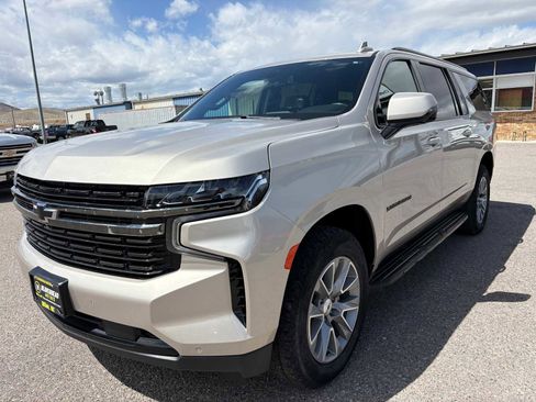 Used 2022 Chevrolet Suburban RST w/ Luxury Package AWD/4WD image 10