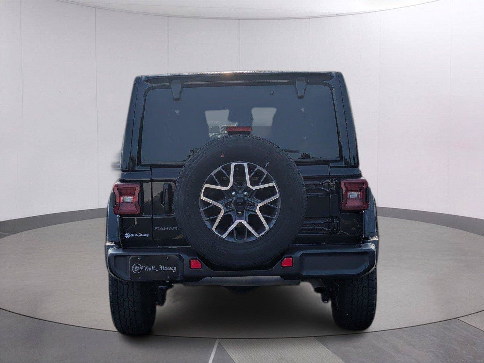 Used 2025 Jeep Wrangler Unlimited Sahara AWD/4WD image 4