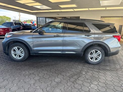 Used 2023 Ford Explorer XLT AWD/4WD image 9