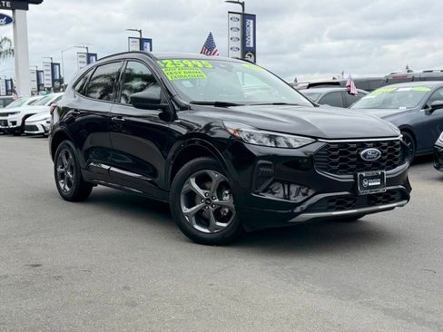 Certified 2023 Ford Escape ST-Line AWD/4WD image 3