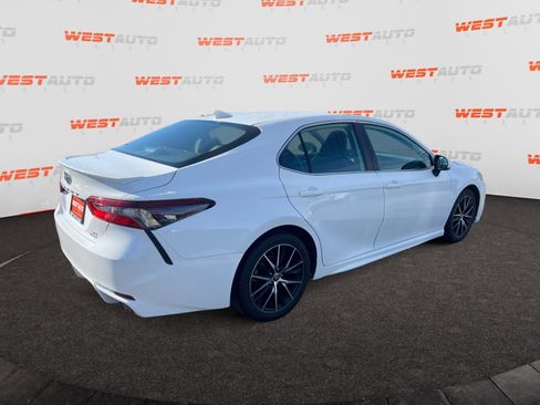 Used 2022 Toyota Camry SE image 5