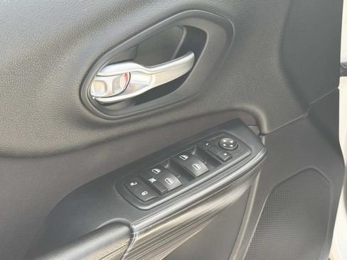 Used 2016 Jeep Cherokee Sport FWD image 14