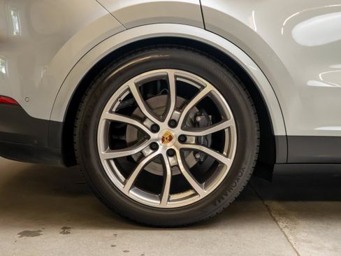 Certified 2024 Porsche Cayenne Coupe AWD/4WD image 14