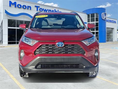 Used 2021 Toyota RAV4 XLE image 2
