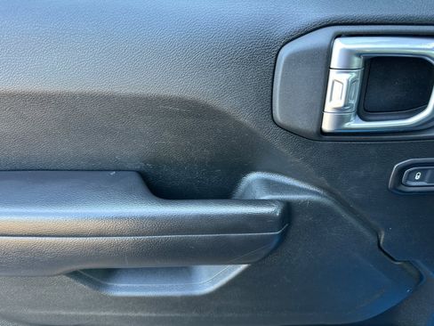 Used 2020 Jeep Gladiator Rubicon w/ Trailer Tow Package image 11