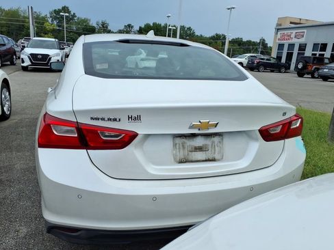Used 2017 Chevrolet Malibu LT w/ Driver Confidence Package FWD image 3