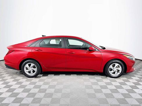 Used 2022 Hyundai Elantra SE w/ Cargo Package image 4