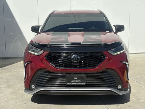 Used 2023 Toyota Highlander XSE FWD image 3